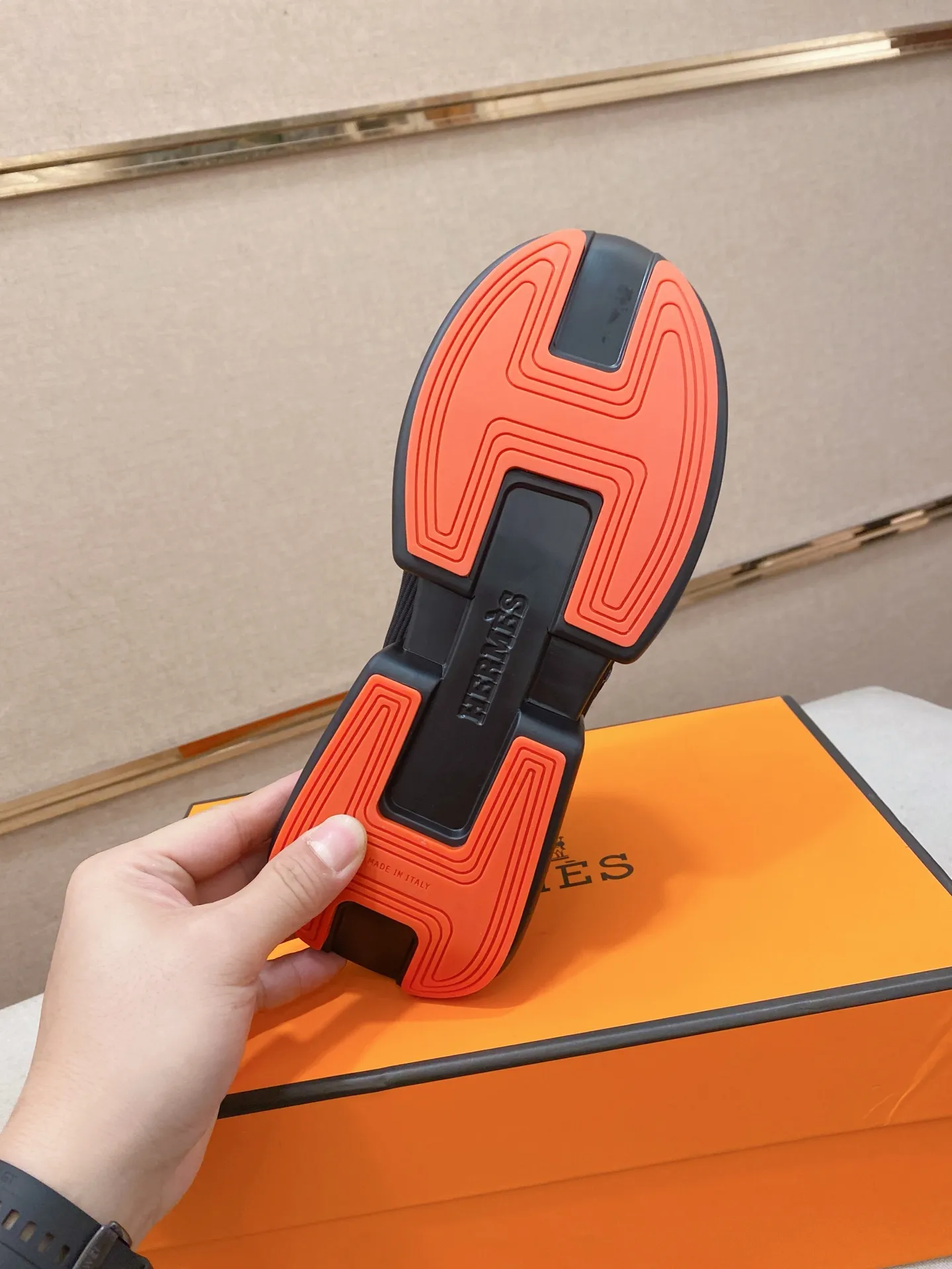 Ex-factory price: 460💰《HERMES》【Classic original single version】Hermès; top 🔝purchasing agent🔍🔍men's latest 🇺🇸 counter sales simultaneously, imported from Italy original ▲▲cowhide ▲▲ (high-end, nobility, class) ) Exquisite workmanship (Italian 🇮🇹 imported water-dyed 🐂 cowhide lining) sole: original sole provided by the original factory, ⚠️exclusive double-layer activity·TPR·rubber·combined molded outsole; super comfortable·wear-resistant·non-slip·environmental protection The real thing is more beautiful if you take the real thing (high quality, follow the order). You can enter and exit the counter at will * Number of yards: 38-44 (45 can be customized and cannot be returned or exchanged)